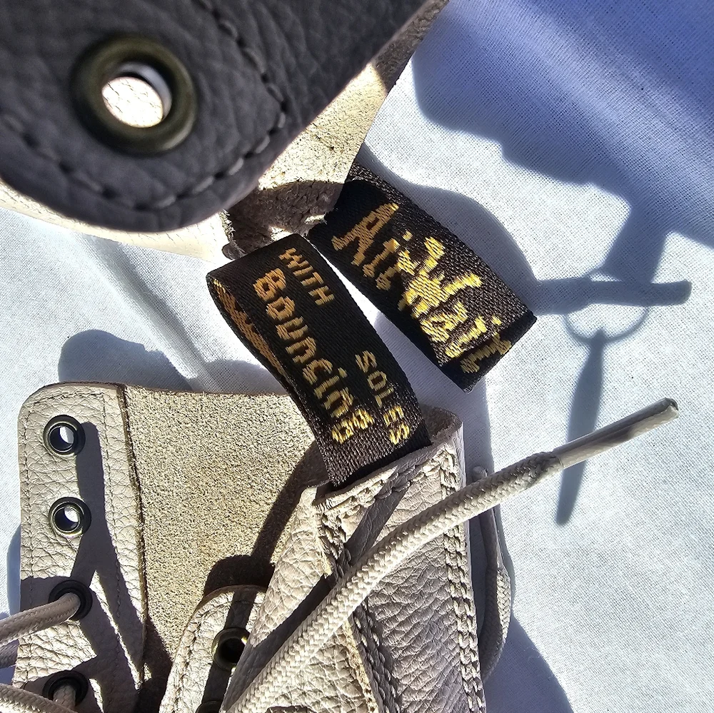 Authentic Dr. Martens 1460 Pascal Virginia Leather Boots – Parchment Beige - Picture 15 of 16